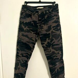 Levis 711 camo pants